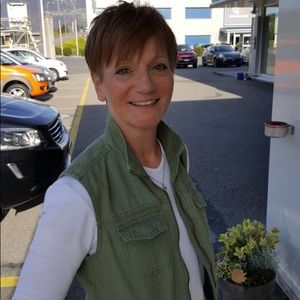 Meet your Posher, Connie